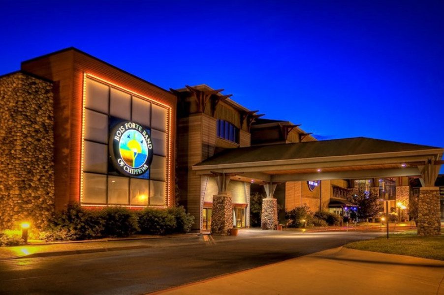 Une femme accusée d’avoir détourné 315 000 dollars au Fortune Bay Resort Casino